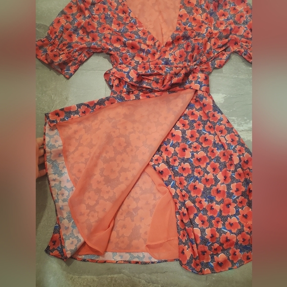 House Of Harlow 1960 Aja Mini Dress in Red Poppy Floral. Blue, White, Black. S. - Picture 5 of 14